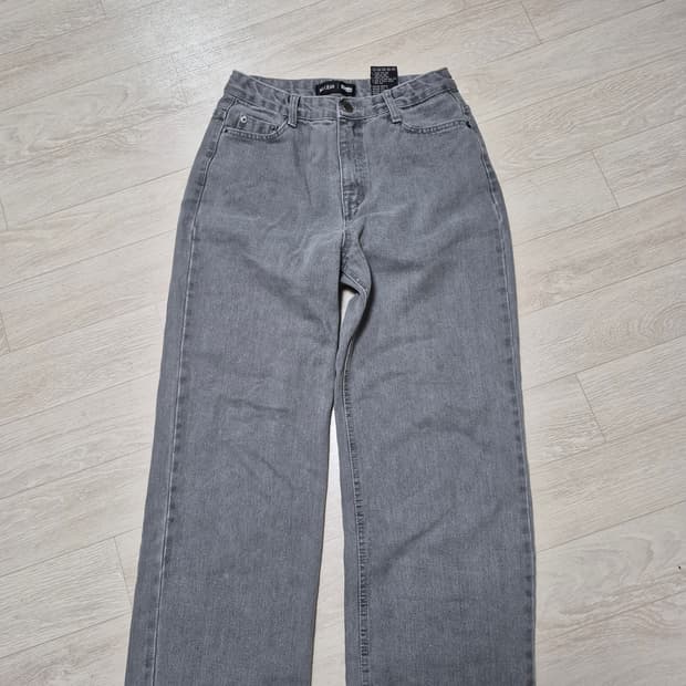 그레이 세미와이드 데님팬츠