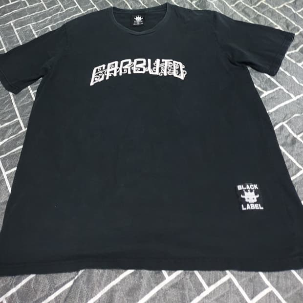 카부토 월드 밴드 레터링 반팔티 블랙 (2XL)