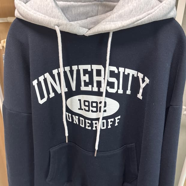 유니벌시티 후드티