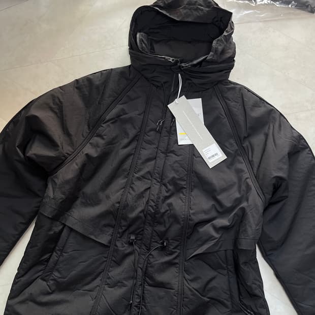 새상품)언어펙티드 패디드 파라슈트 점퍼 블랙