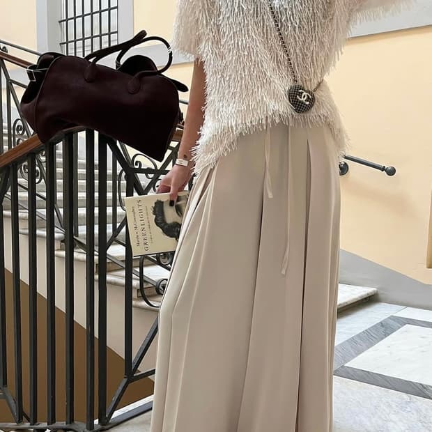 아이보리 반팔 티