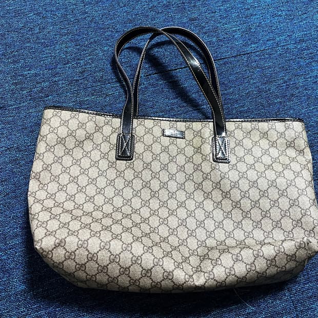 구찌 GG 수프림 쇼퍼백