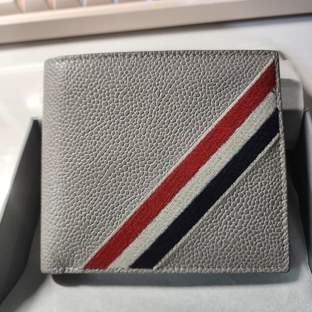 톰브라운 삼선 빌포드 반지갑