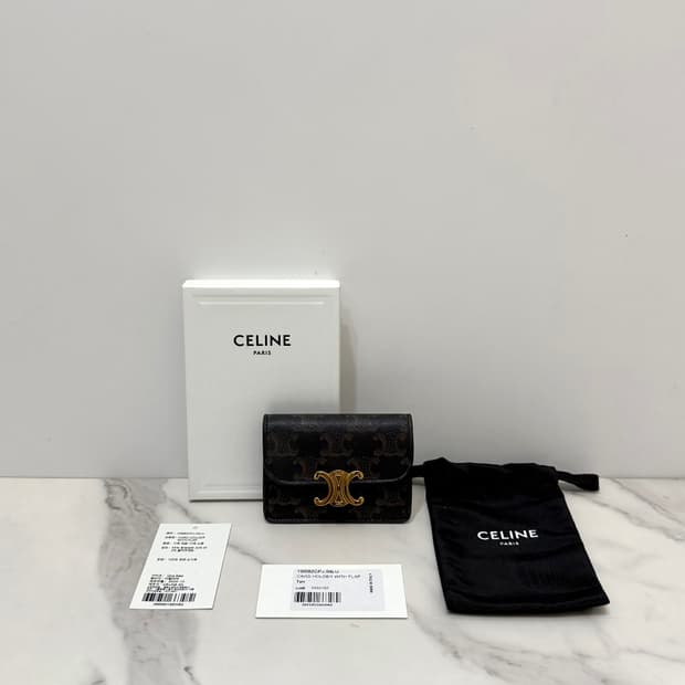 셀린느 트리옹프 캔버스 플랩 카드지갑 탄 10I582CPJ-04LU
