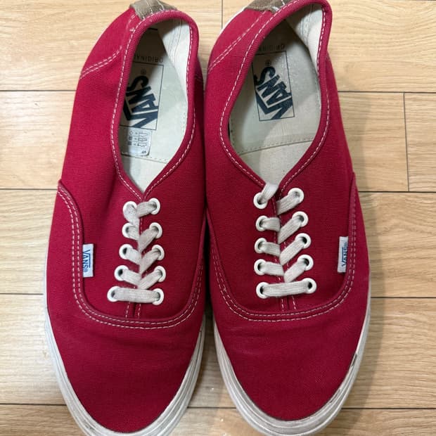 Vans vault red