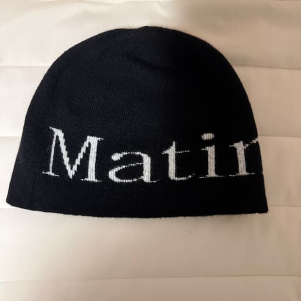 마뗑킴 로고 자카드 숏 비니 블랙