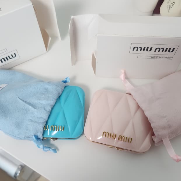 미우미우 뷰티 거울