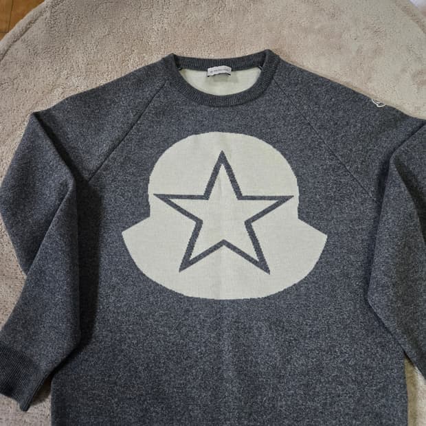 몽클레어 남성 마글리온 트리콧 스타 로고 니트 (그레이)/105사이즈