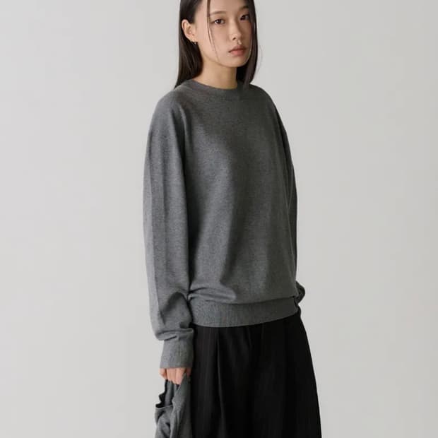 노운 에센셜 니트