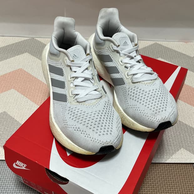 아디다스 퓨어부스트 런닝화 스니커즈 240