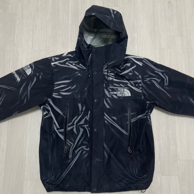 [S]슈프림 x 노스페이스 트롱프 뢰유 프린티드 테입드 심 쉘