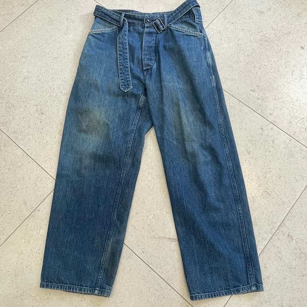 코모리 벨티드 데님 