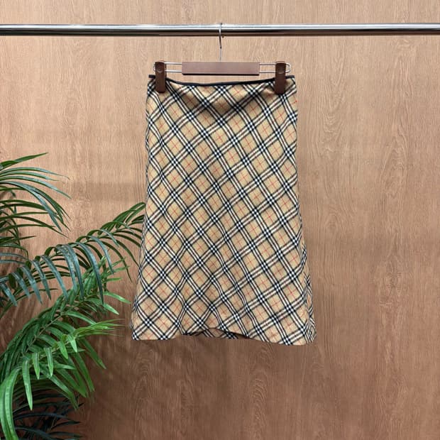 버버리 블루 라벨 A라인 울 미디 스커트 노바 체크 패턴 디테일 브라운