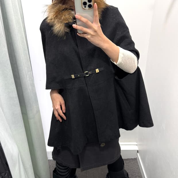 차콜 퍼 케이프