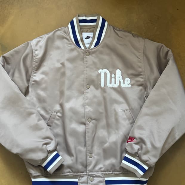 나이키 덕아웃 루즈 사틴 바시티 자켓 L