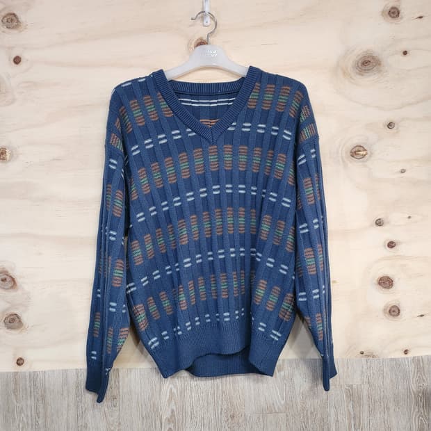 552) 빈티지 패턴 브이넥 니트