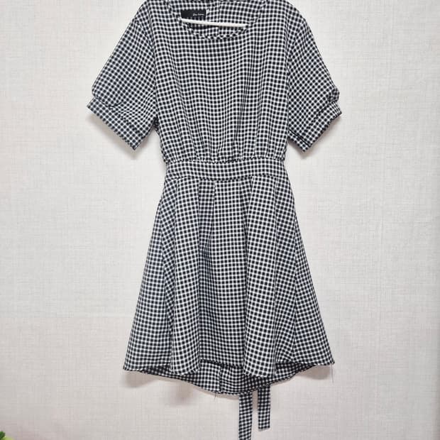 온리블랙 깅엄체크 원피스