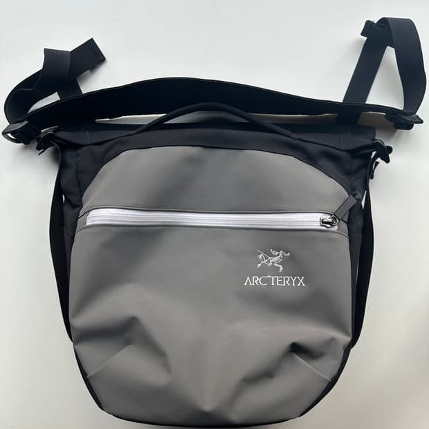 아크테릭스 빔즈 아로 8 리버드 숄더백 