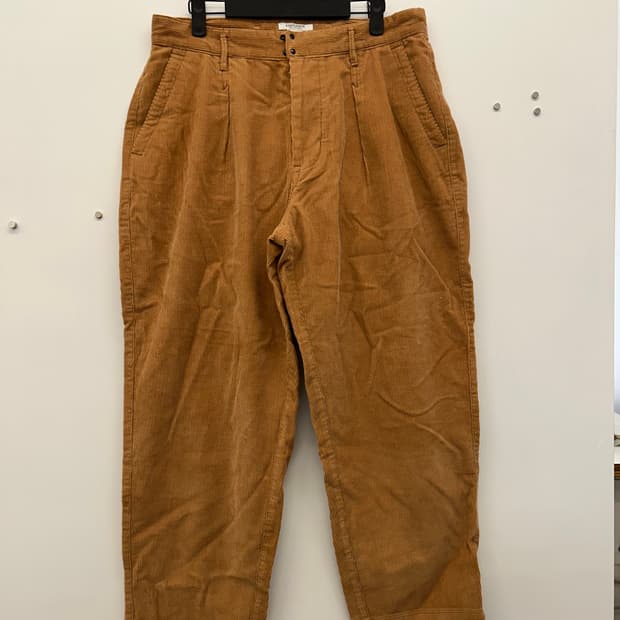 이스트로그 릴렉스핏 플리츠 코듀로이 트라우저 라이트 브라운 M