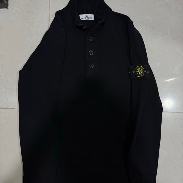 [당일출고,L사이즈] 스톤아일랜드 램스울 반집업 니트