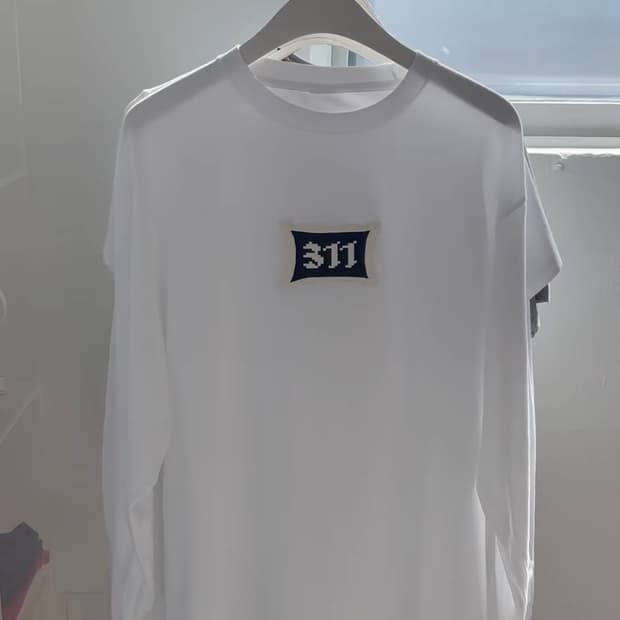 샵페어리 311 room number shirt white