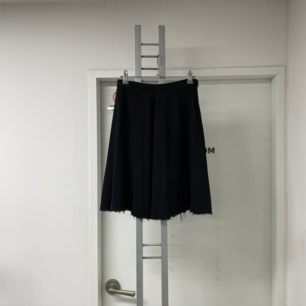 띠어리 블랙 스커트 2