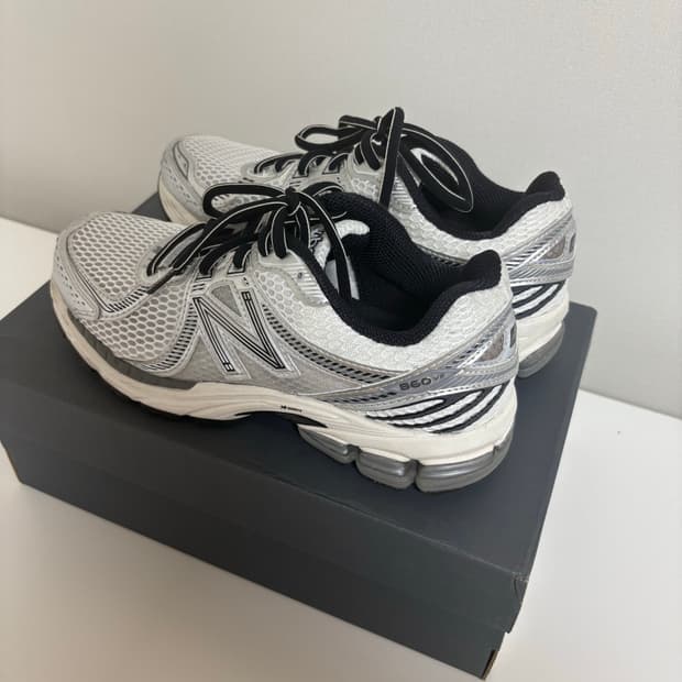 뉴발란스 ML860