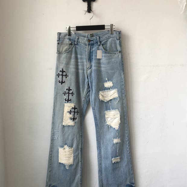 Damage patch point denim pants