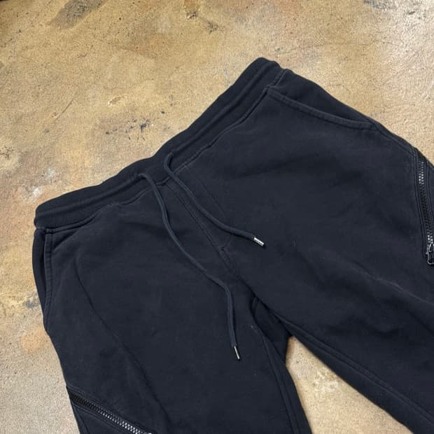 [정품] 씨피컴퍼니 블랙 지퍼 디테일 트레이닝 조거팬츠 b15