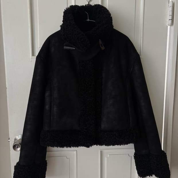 Yull 블랙 무스탕 자켓