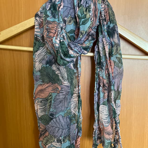 나뭇잎 스카프
