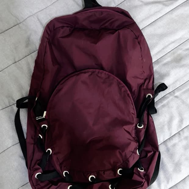 무음 네스트 백팩 플럼