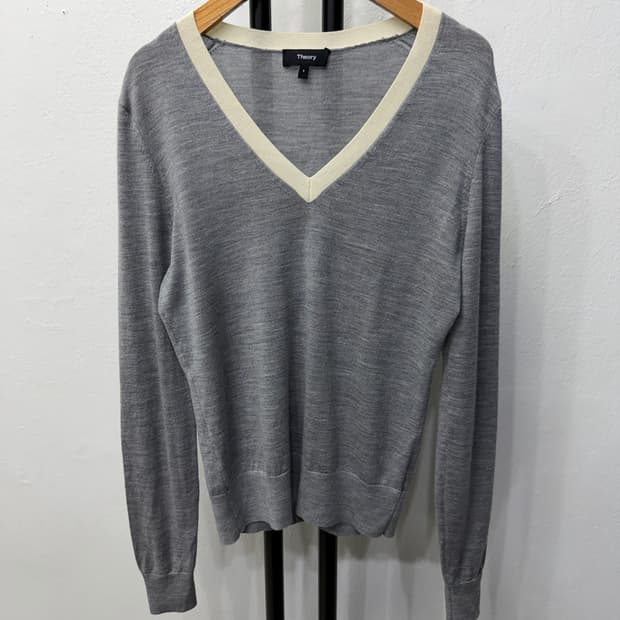 정품) Theory 띠어리 그레이 V넥 니트 P