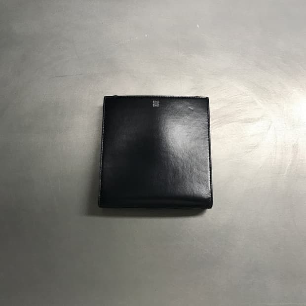 지방시 로고 레더 숄더백 블랙