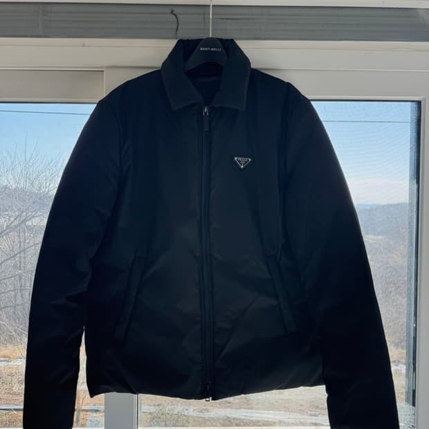 프라다 리나일론 크롭 패딩 자켓 M