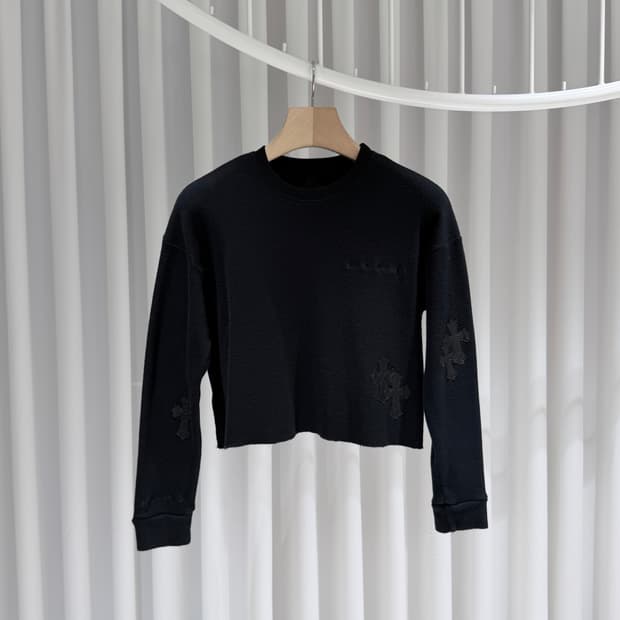 (A+/S) / 크롬하츠 레더 패치 크롭 니트 블랙