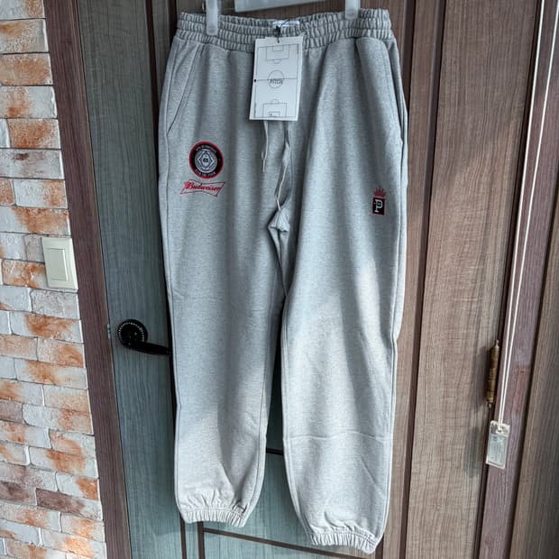 새상품(XL)오버더피치x버드와이저 로고 트레이닝 팬츠 그레이