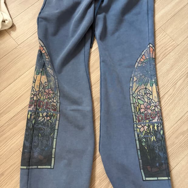 Who decides war 스웻팬츠