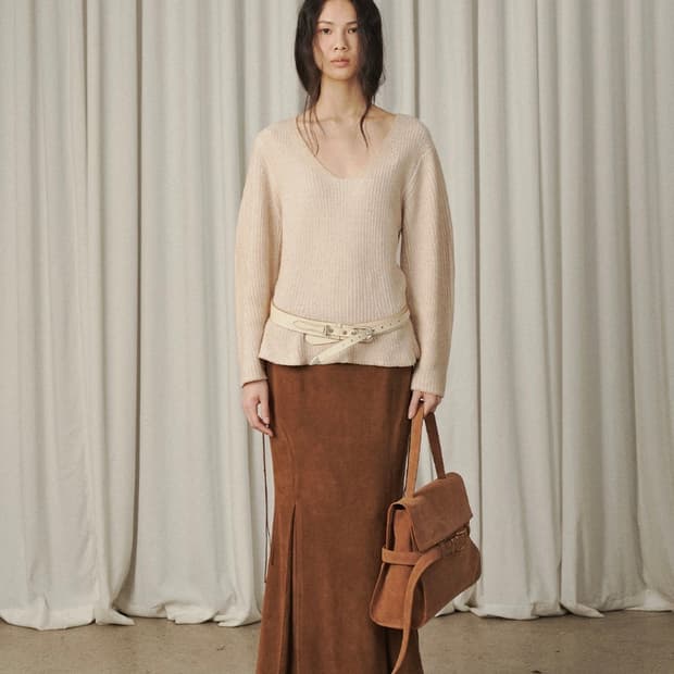 베르소 DOUBLE-MIXED VELVET V-NECK KNIT 구해요