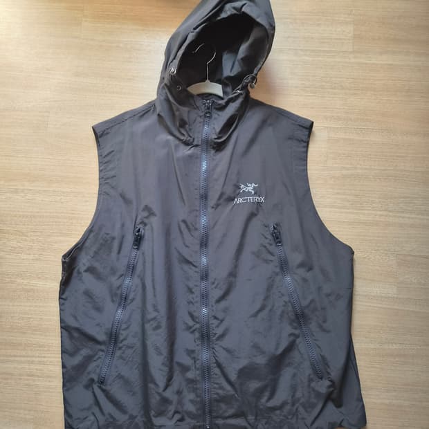 아크테릭스 울 혼방 후드 베스트 (XL) 블랙/차콜
