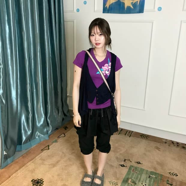 퍼플와 블랙의 강한 대비가 힙하면서도 키치한 분위기𖧧𓂃˖₊퐁퐁👾