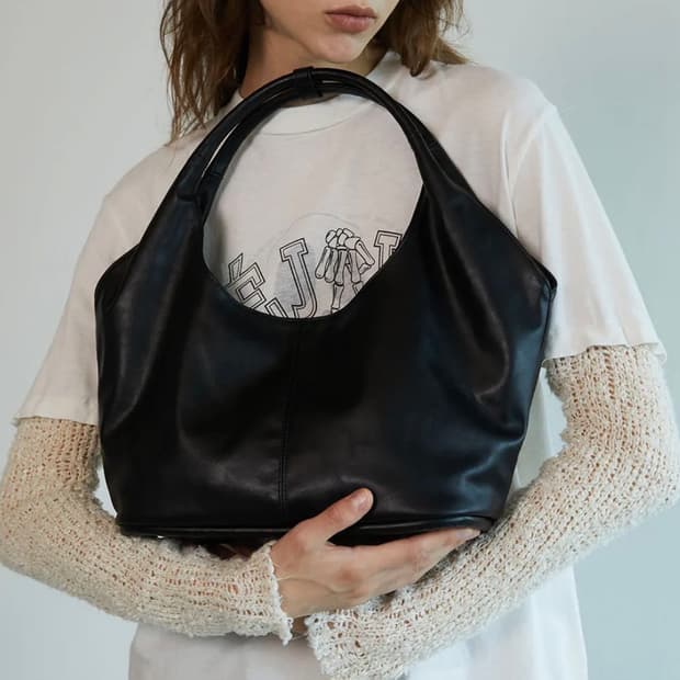 여밈 medium vase bag