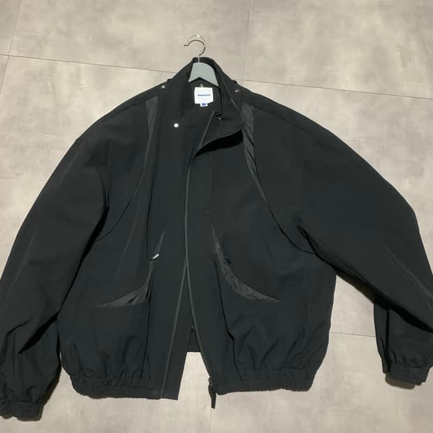 아더에러 봄버자켓