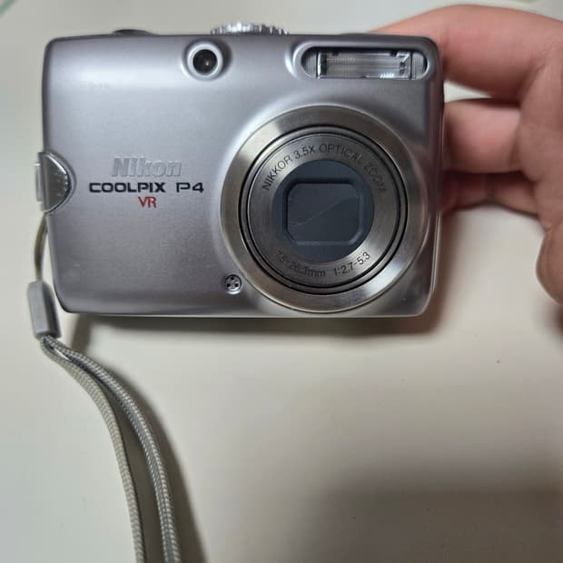 니콘 쿨픽스 P4  디지털 카메라