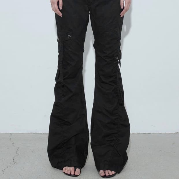 WASHED SHIRRING CARGO PANTS, BLACK