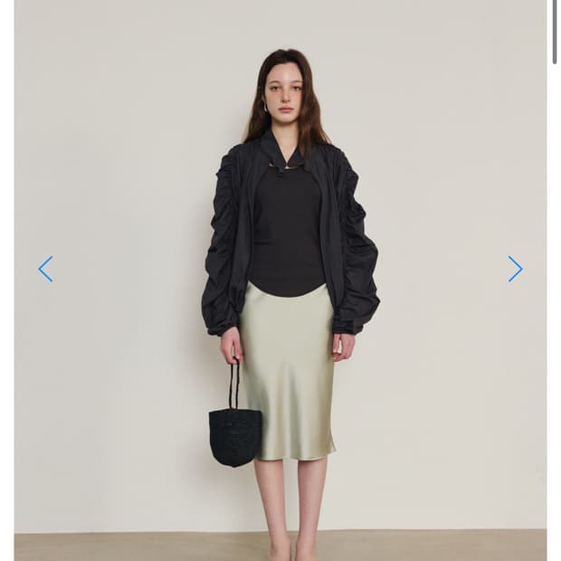 헤즈 hess 새틴 스커트 구해요