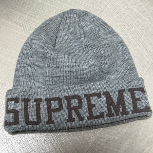 슈프림 뉴에라 바시티 비니