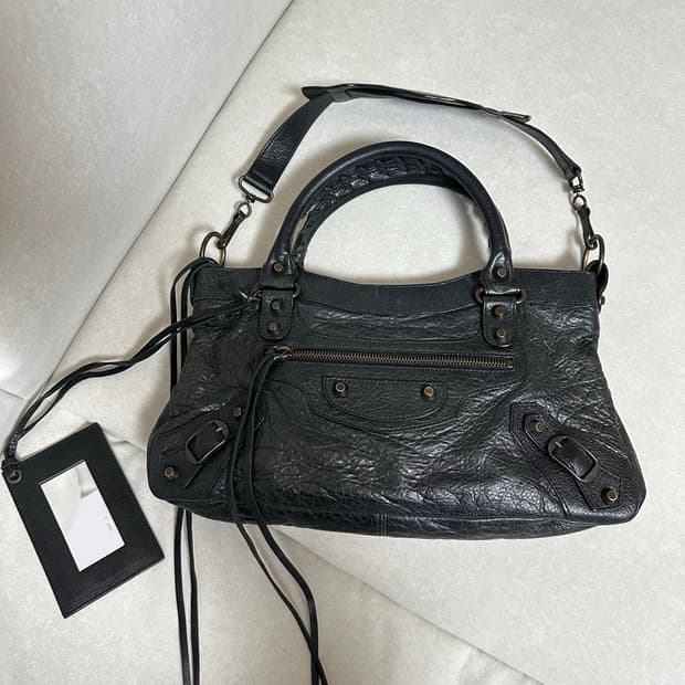 [A+ 정품] 발렌시아가 시티 모터백 퍼스트 블랙