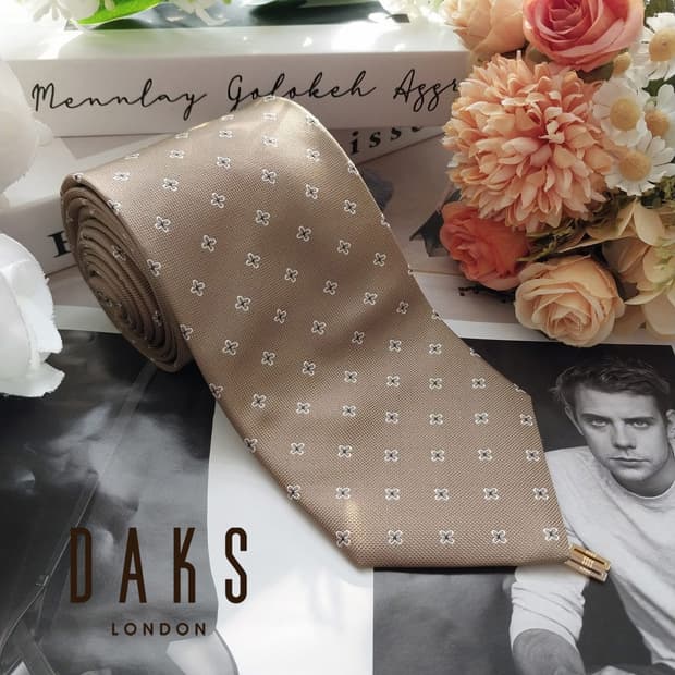 닥스 실크 베이지 플라워 모티브 넥타이 8.4cm A+등급 K1931
