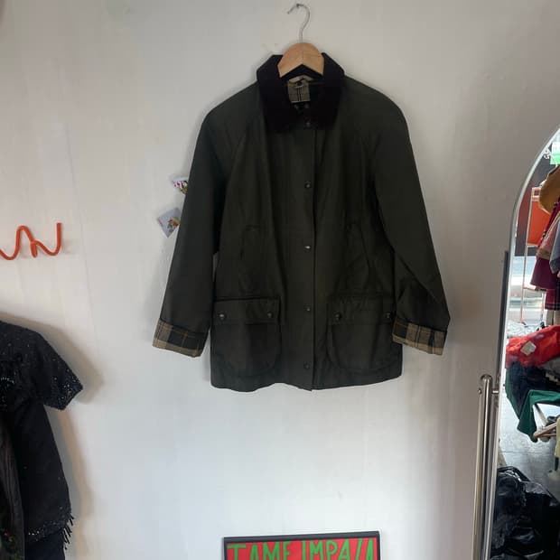 Barbour 왁스 자켓 (크롭 기장)